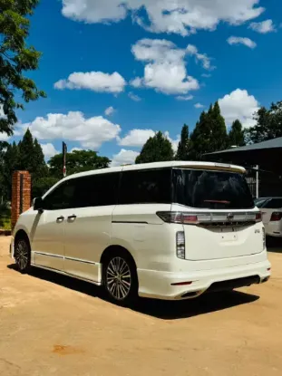 Picture of Nissan Elgrand 2018