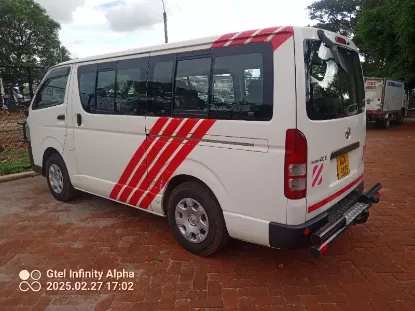 Picture of Toyota Hiace 10 seater (baby quantum)