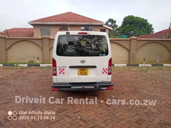 Picture of Toyota Hiace 10 seater (baby quantum)