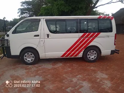 Picture of Toyota Hiace 10 seater (baby quantum)