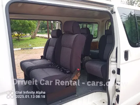 Picture of Toyota Hiace 10 seater (baby quantum)