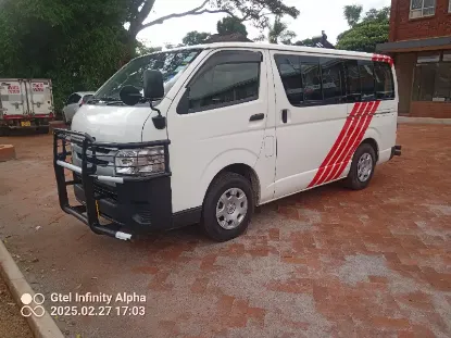 Picture of Toyota Hiace 10 seater (baby quantum)