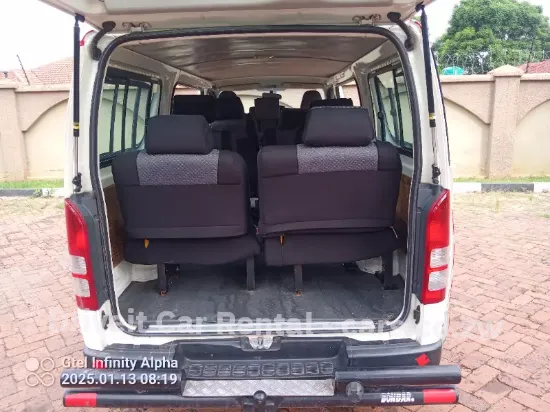 Picture of Toyota Hiace 10 seater (baby quantum)