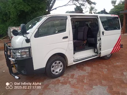 Picture of Toyota Hiace 10 seater (baby quantum)