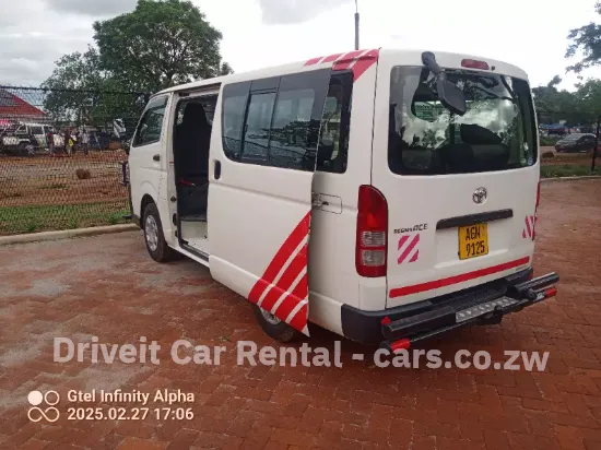 Picture of Toyota Hiace 10 seater (baby quantum)