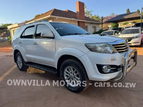 Picture of Toyota Fortuner 2015