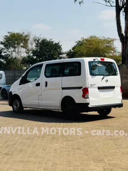 Picture of Nissan NV200 2015
