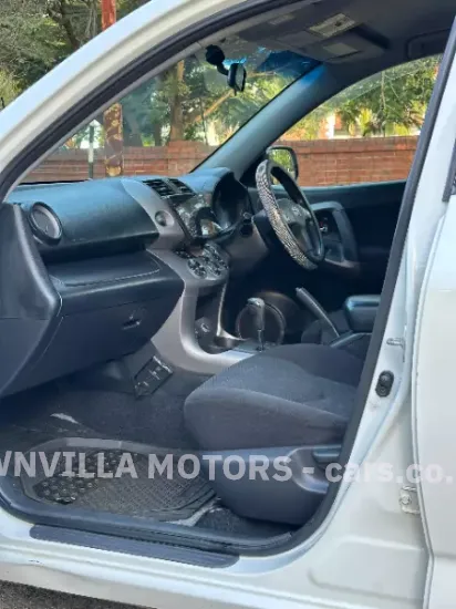 Picture of Toyota Rav4 2015