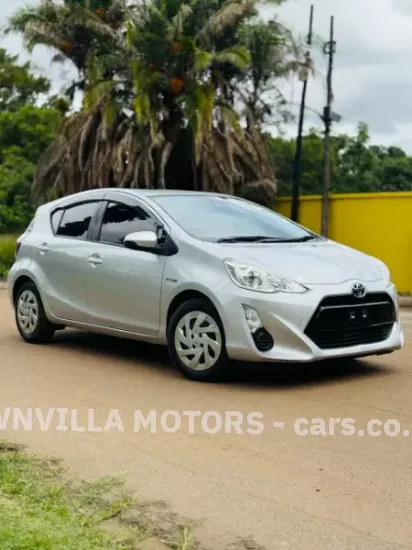 Picture of Toyota Aqua 2015