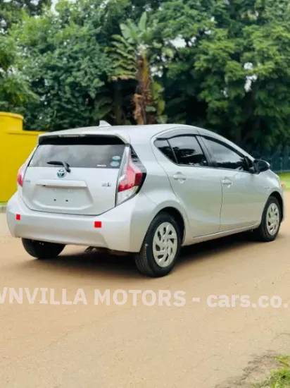 Picture of Toyota Aqua 2015