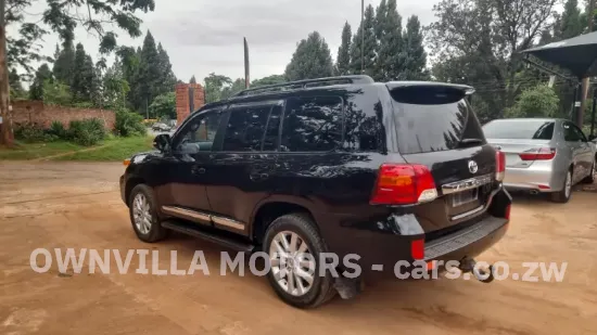 Picture of Toyota Land Cruiser 2015