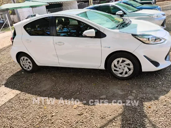 Picture of Toyota Aqua Hybrid 2018