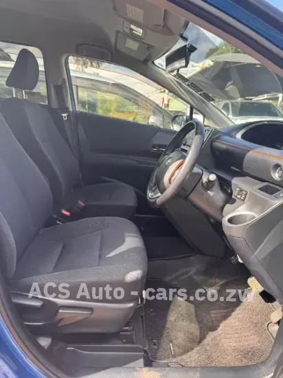 Picture of Toyota Sienta 2017