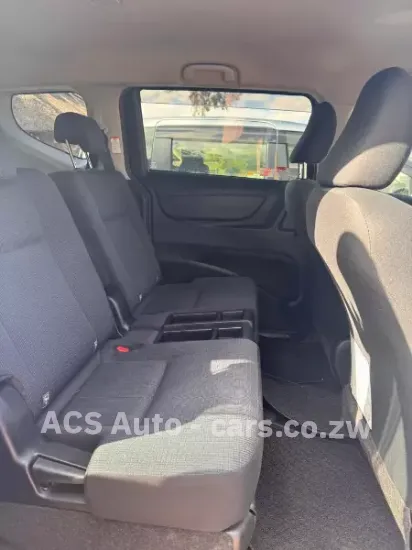 Picture of Toyota Sienta 2017