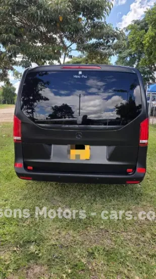 Picture of Mercedes Benz V-Class 2015