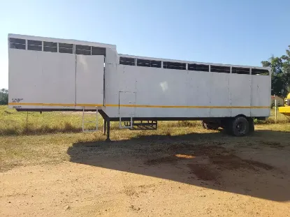Picture of Horse Trailer Takes 8 Horses