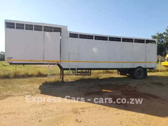 Picture of Horse Trailer Takes 8 Horses