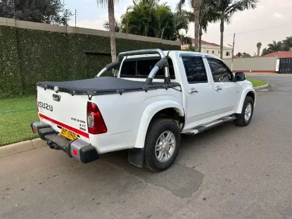 Picture of Isuzu KB300. 2012