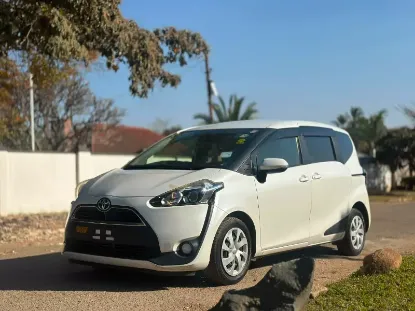 Picture of Toyota Sienta 2017