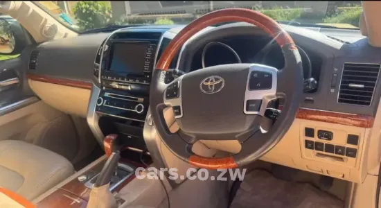 Picture of Toyota Land Cruiser 2014