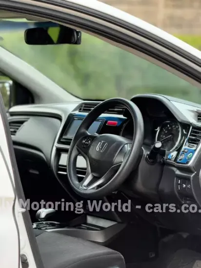 Picture of Honda Grace 2016