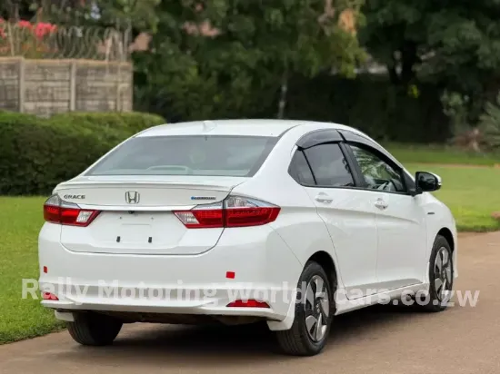 Picture of Honda Grace 2016
