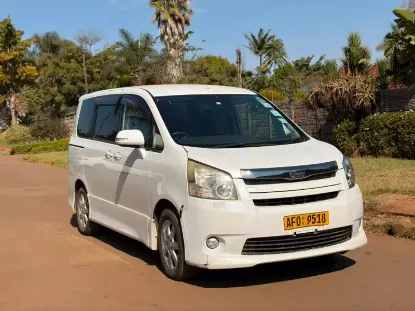 Picture of Toyota Noah 2008