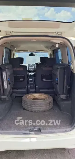 Picture of Nissan Serena 2013