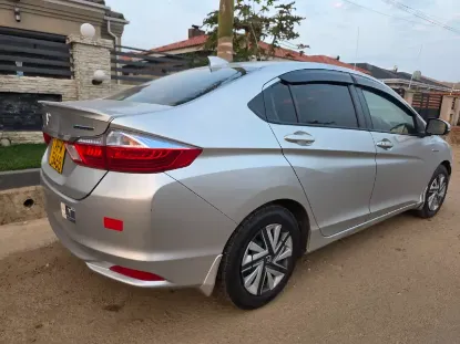 Picture of Honda Grace 2015
