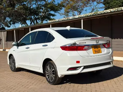 Picture of Honda Grace 2017