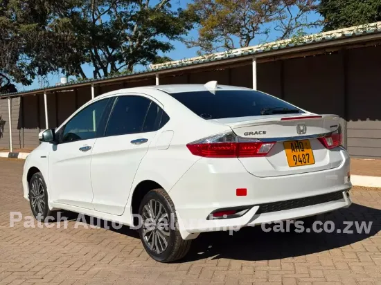 Picture of Honda Grace 2017