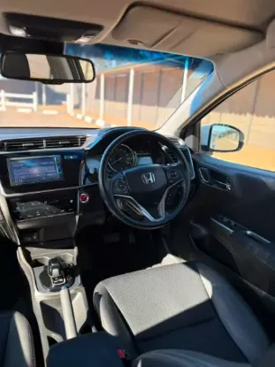 Picture of Honda Grace 2017