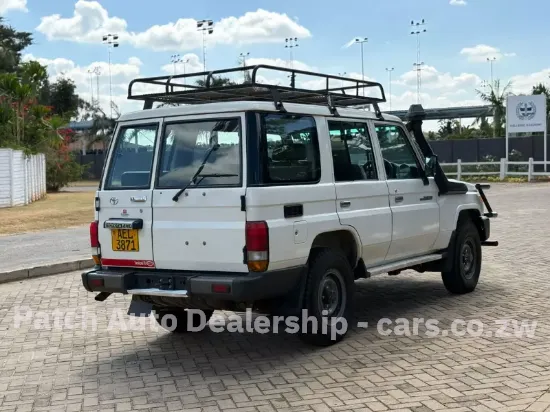 Picture of Toyota Land Cruiser 2017