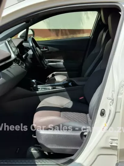 Picture of Toyota C-HR 2017