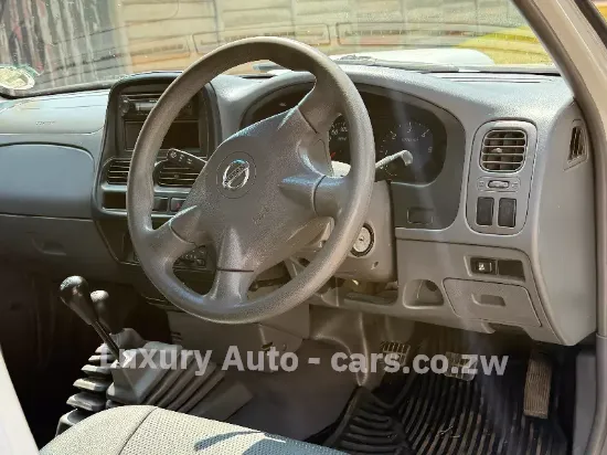 Picture of Nissan NP300 2017