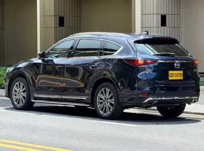 Picture of 3 seat row Mazda CX-8 for hire!