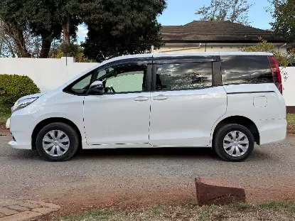 Picture of Toyota Noah 2017