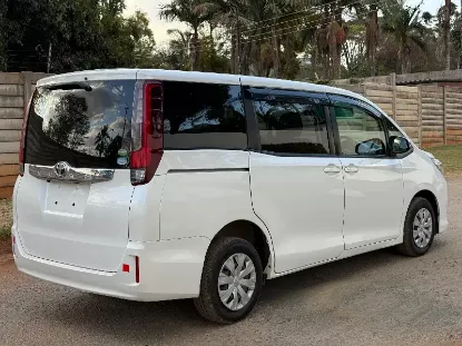 Picture of Toyota Noah 2017