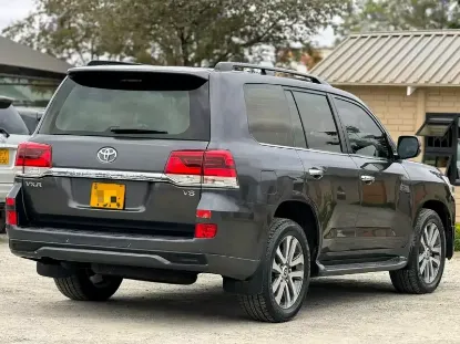 Picture of Toyota Land Cruiser 2017