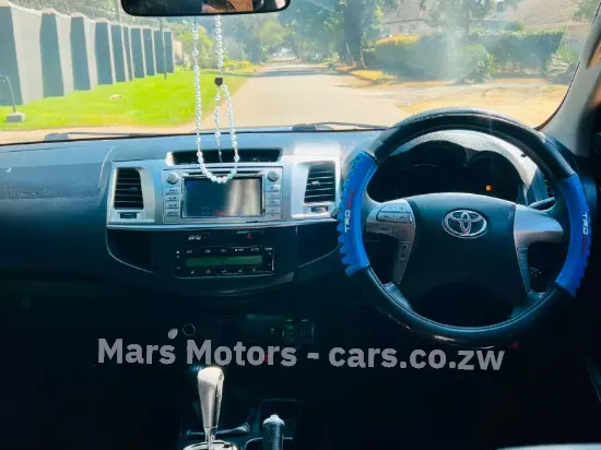 Picture of Toyota Hilux 2015
