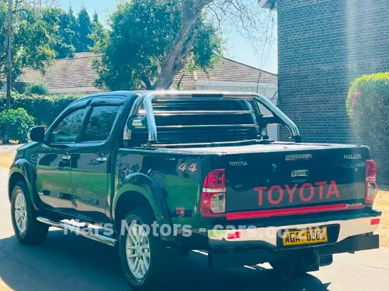 Picture of Toyota Hilux 2015