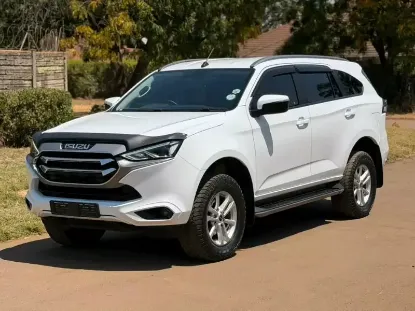 Picture of Isuzu Mu-X 2023