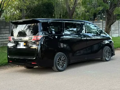 Picture of Toyota Vellfire 2017