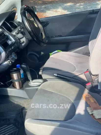 Picture of Honda Fit 2004