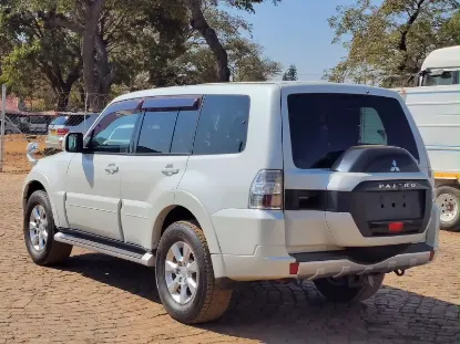 Picture of Mitsubishi Pajero 2016