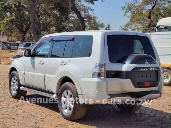 Picture of Mitsubishi Pajero 2016