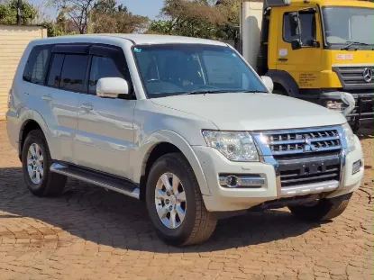Picture of Mitsubishi Pajero 2016