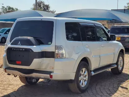 Picture of Mitsubishi Pajero 2016