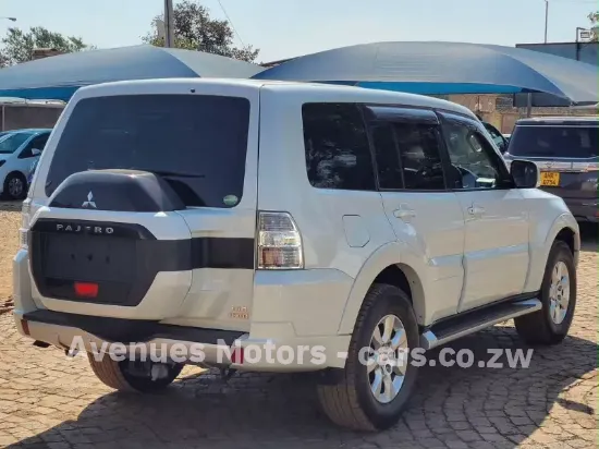 Picture of Mitsubishi Pajero 2016