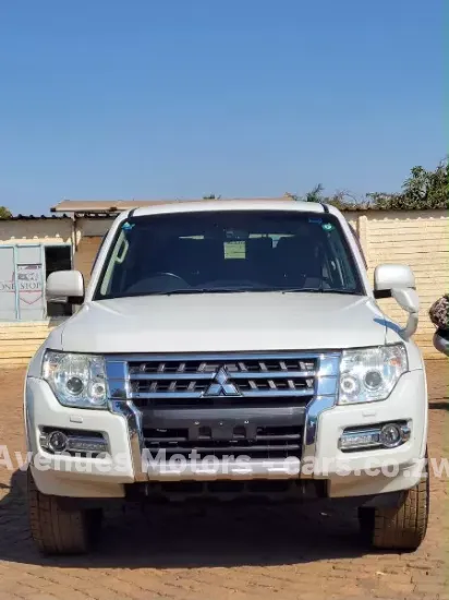 Picture of Mitsubishi Pajero 2016